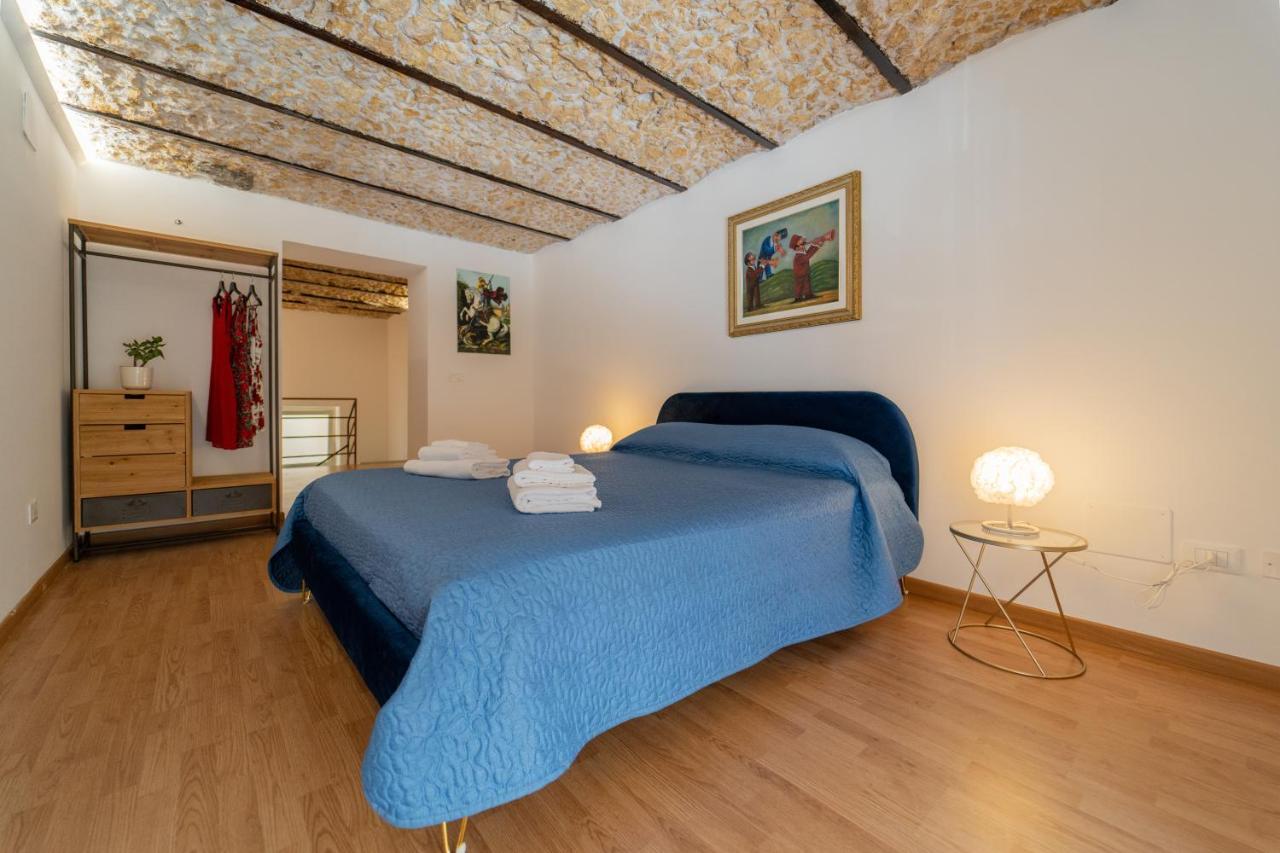 Antico Mercato Di Ortigia Lovely Apartment Сиракуза Екстериор снимка