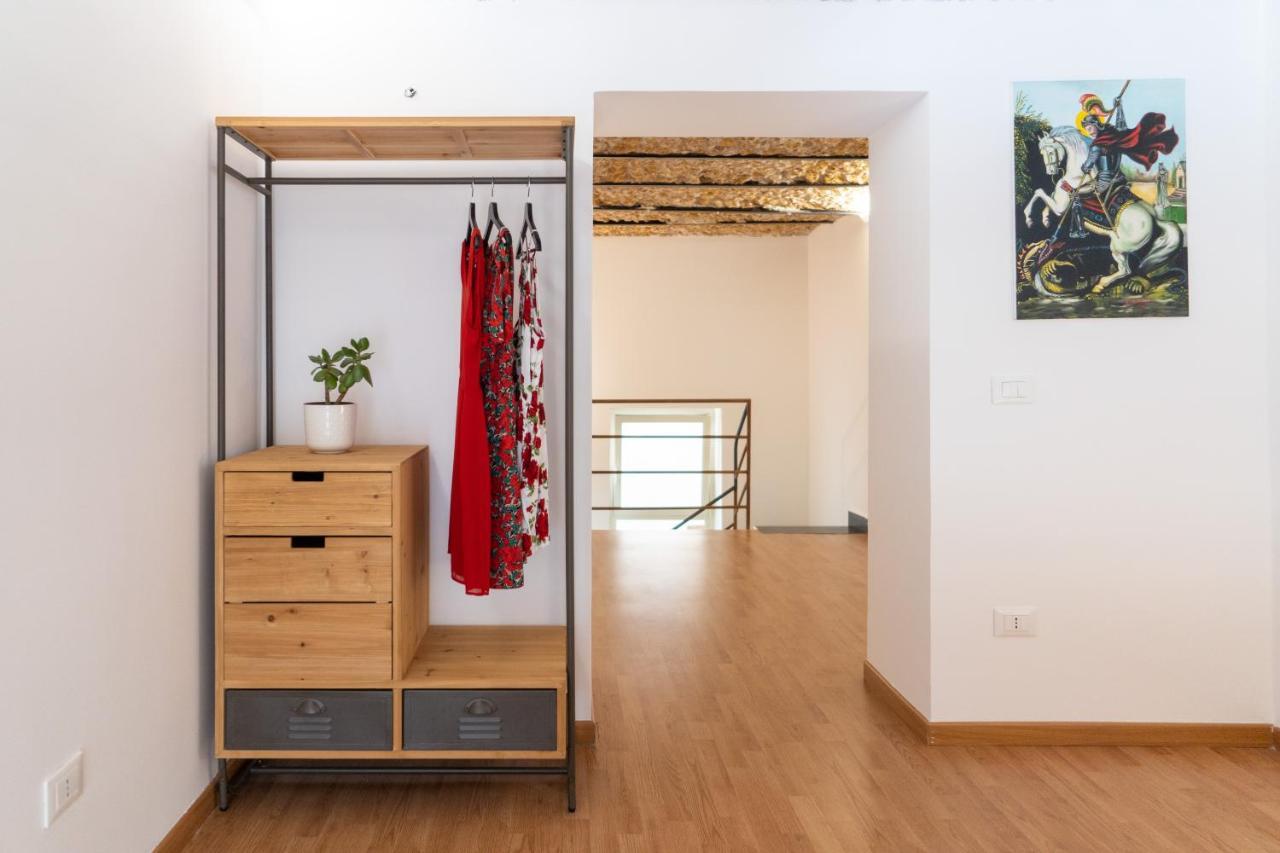 Antico Mercato Di Ortigia Lovely Apartment Сиракуза Екстериор снимка