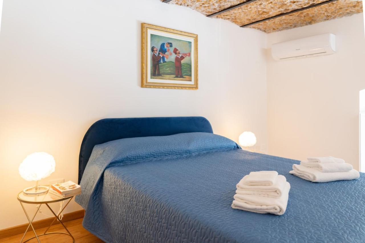 Antico Mercato Di Ortigia Lovely Apartment Сиракуза Екстериор снимка