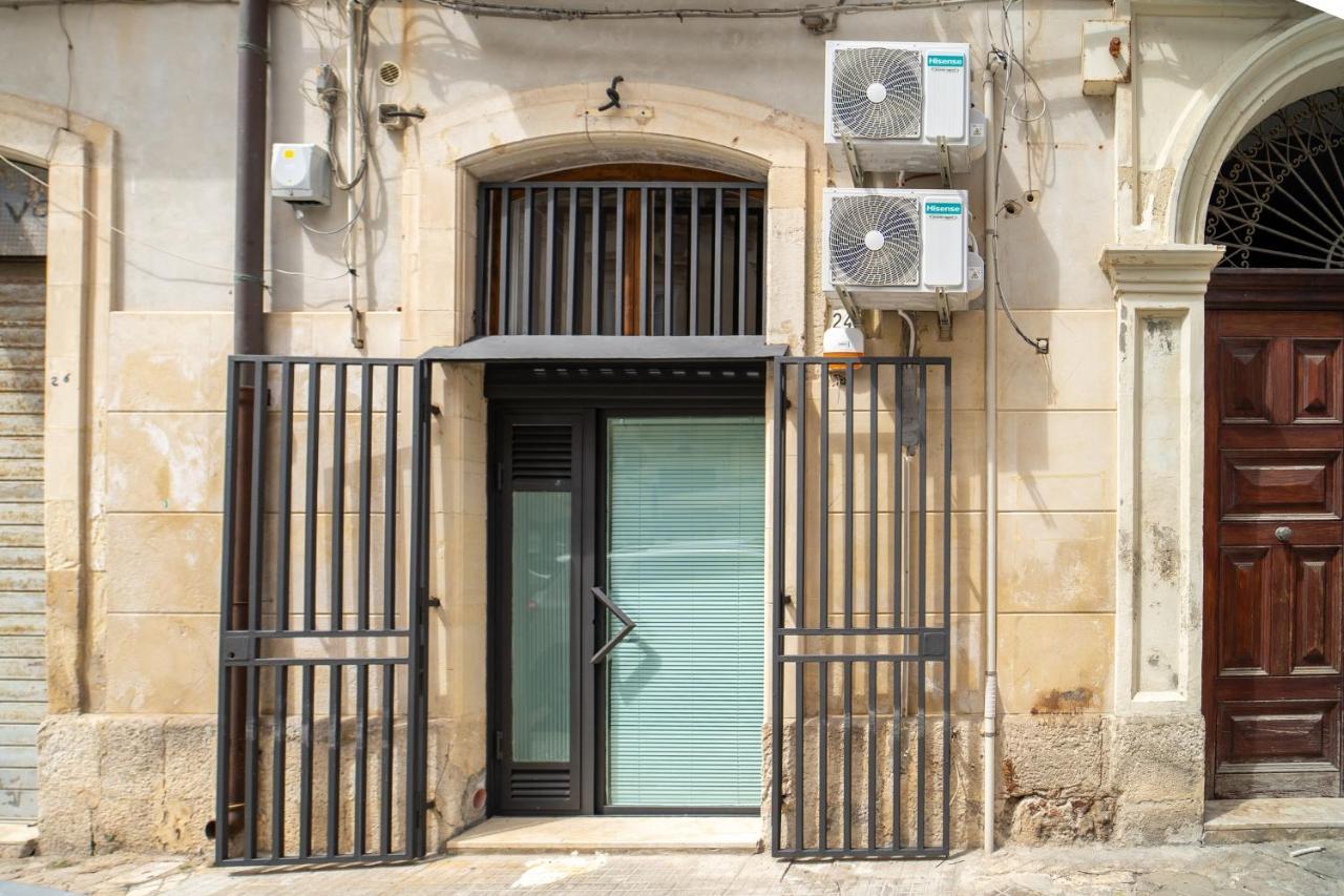 Antico Mercato Di Ortigia Lovely Apartment Сиракуза Екстериор снимка
